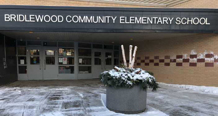 Picture of the front entrance of Bridlewood Community School